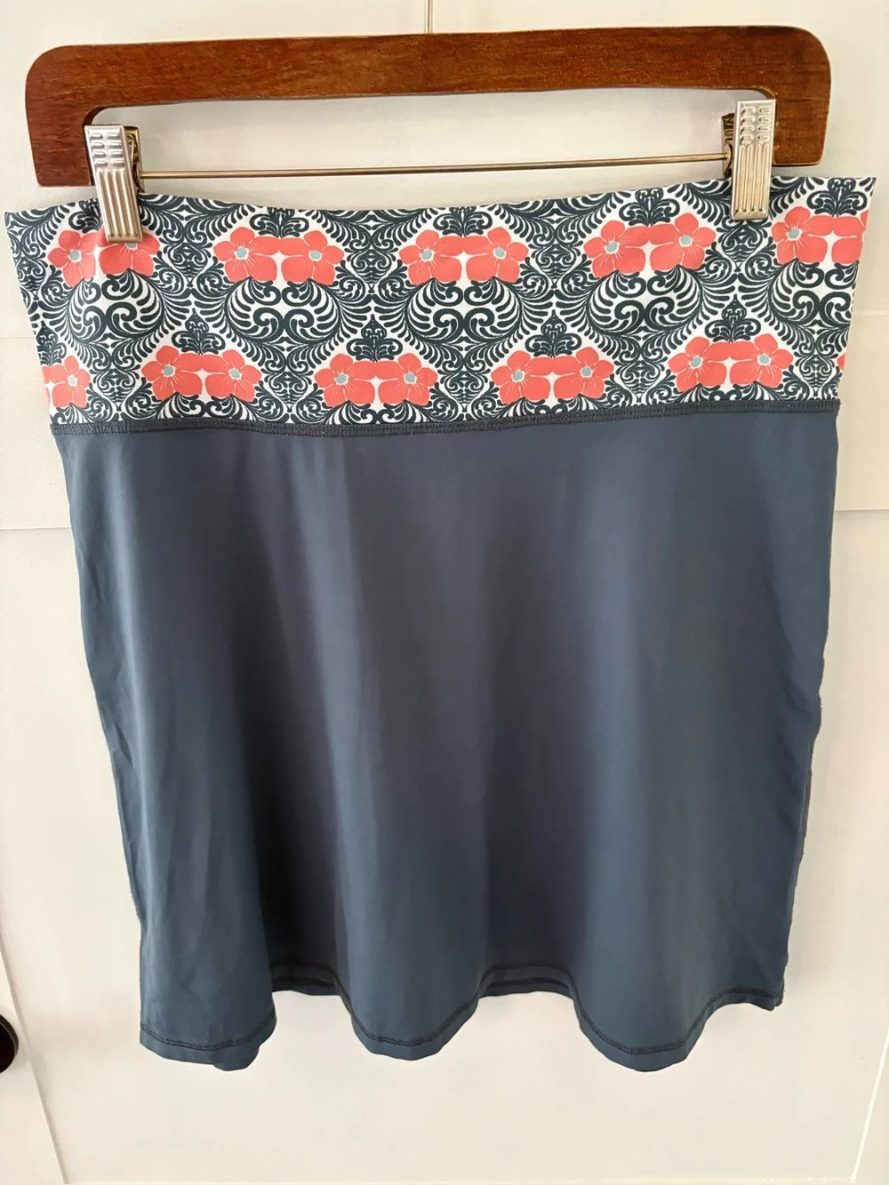 Carve Designs Rowan Skirt. Size Medium.